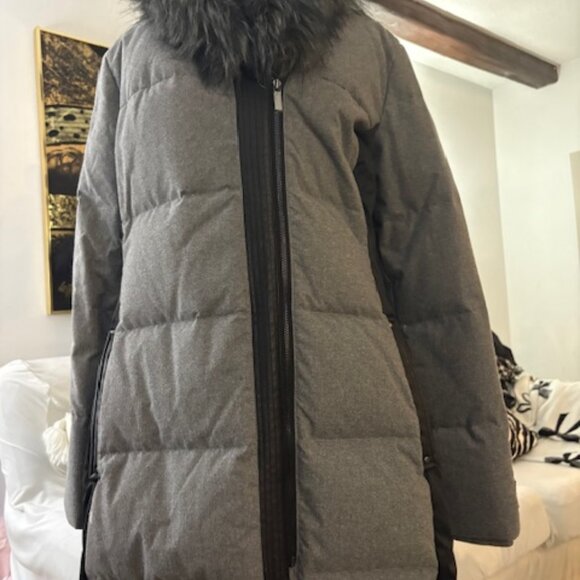 Badgley Mischka stylish puffer coat. - Picture 1 of 9